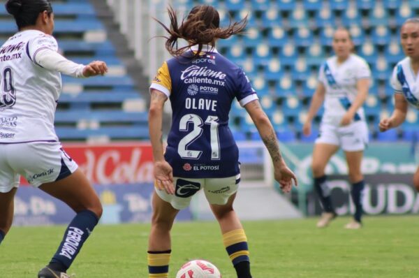 Isidora Olave asoma en el XI ideal de la Liga MX Femenil