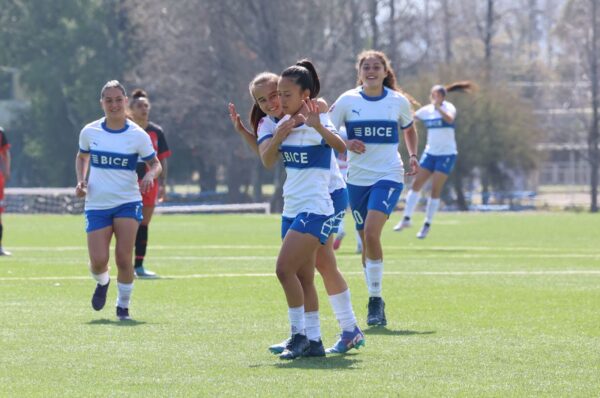 Universidad Católica golea a Deportes Antofagasta y las deja casi descendidas