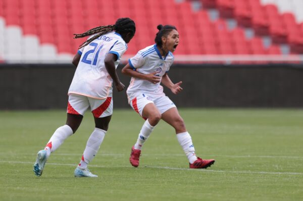 Fernanda Araya feliz por su doblete con La Roja ante Ecuador: “Bien por nosotras”