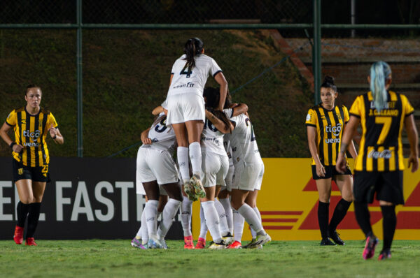 Santiago Morning golea a Guaraní y sueña con la clasificación en la Copa Libertadores