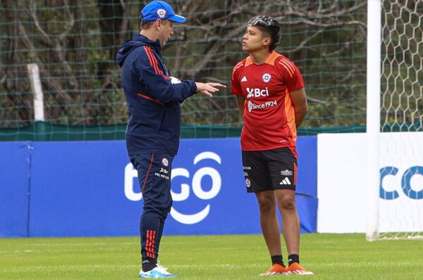 Luis Mena anticipa los amistosos de La Roja frente a Ecuador: “Será muy beneficioso”
