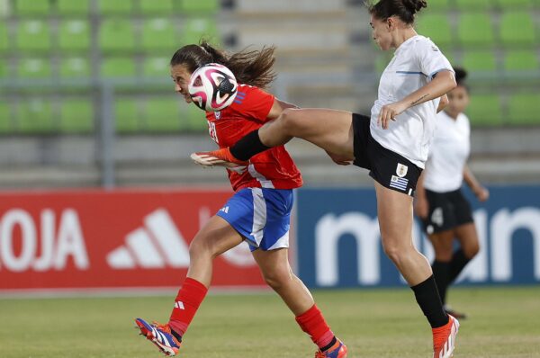 La Roja vence a Uruguay en la agonía en el primer amistoso