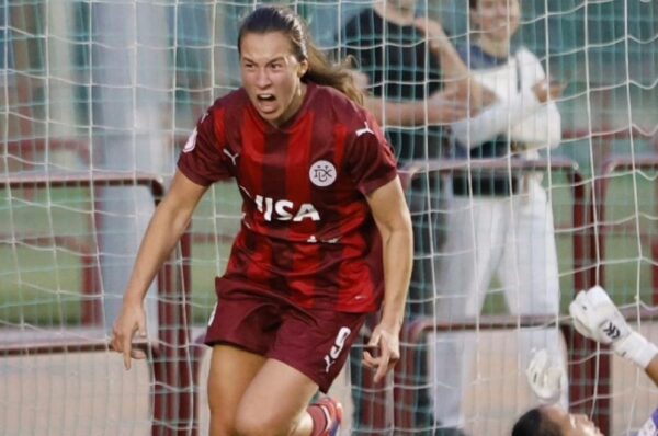 Sonya Keefe vuelve al gol con DUX Logroño ante Albacete