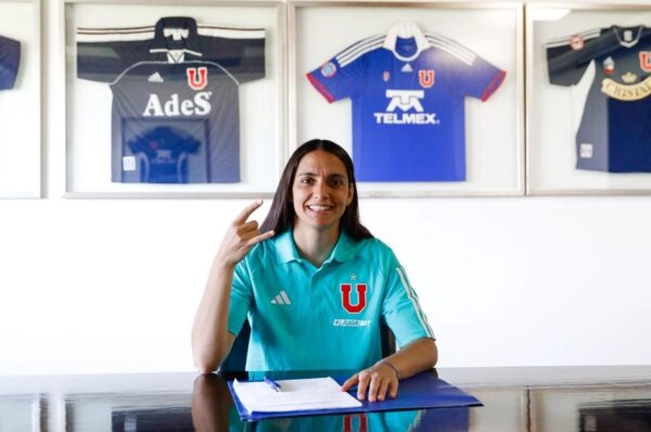 Daniela Zamora renueva por dos años con Universidad de Chile