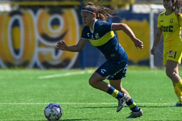 Antonella Martínez renueva por dos años con Everton