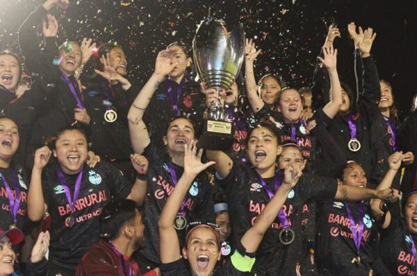 Javiera Roa es campeona de la Liga de Guatemala con Municipal