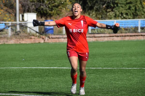 Constanza Barrientos se despide de Universidad Católica para 2025