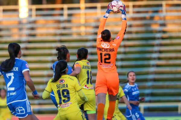 Camila Pincheira confirma su salida de Universidad de Concepción