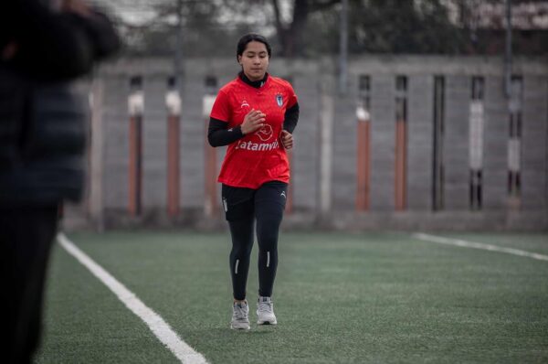 Lauryn Morales seguirá en Santiago Morning este 2025