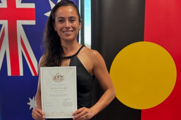 María José Rojas recibe su nacionalización australiana en el Australia Day