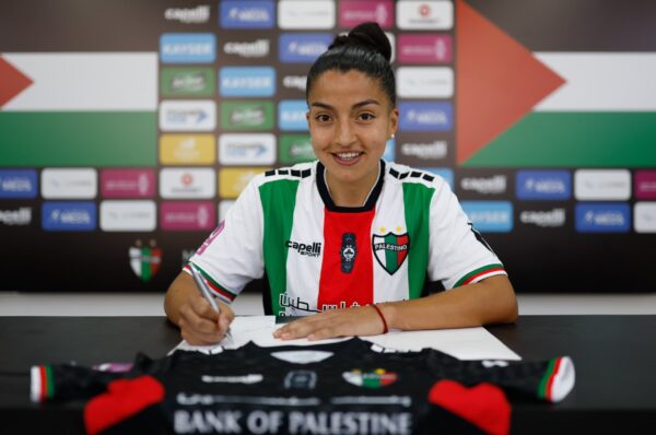 Palestino presenta a Alexia Gallardo como su primer refuerzo