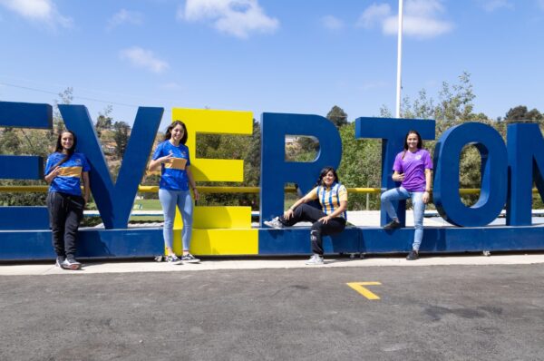 Everton se rearma con cuatro nuevas renovaciones para 2025