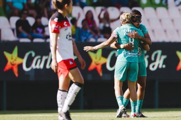 Fernanda Pinilla retoma la senda del gol con León frente al Atlas
