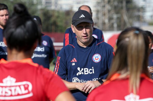 Luis Mena anticipa los amistosos de La Roja con Argentina: “Estamos muy ilusionados”