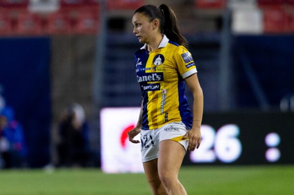 Isidora Olave entra al XI ideal de la Liga MX Femenil tras su gol