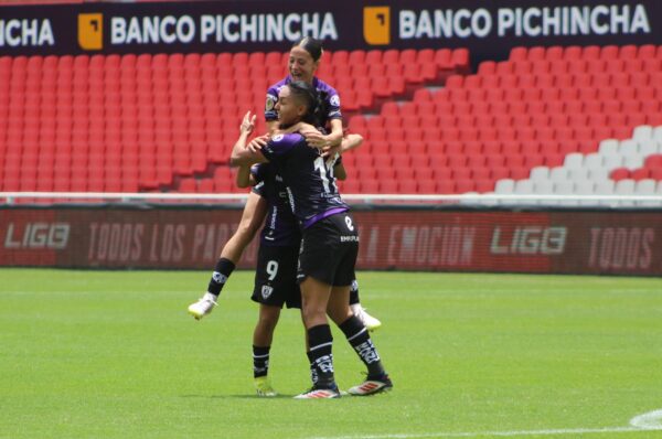 Fernanda Araya marca su segundo gol en Ecuador con Dragonas IDV