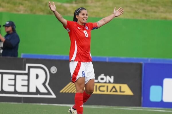 Karen Araya llega a los 100 partidos con la Selección Chilena