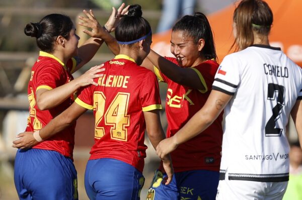 Unión Española pisa fuerte y derrota a Santiago Morning