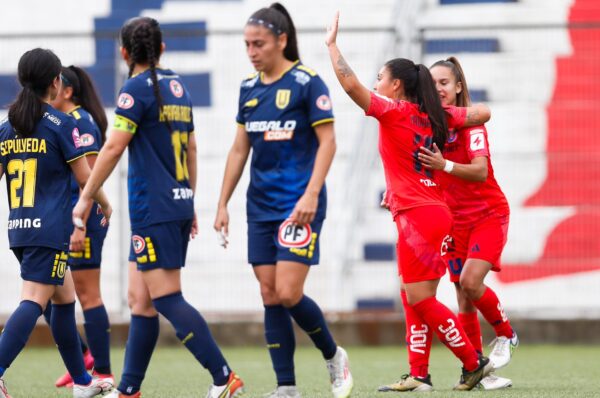 Universidad de Chile tiñe de azul El Morro tras vencer a U de Concepción