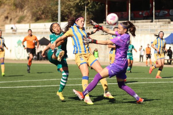La tabla de posiciones tras la fecha 9 de la Liga Femenina 2025