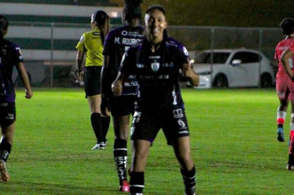 Fernanda Araya vuelve al gol en Ecuador con Dragonas IDV
