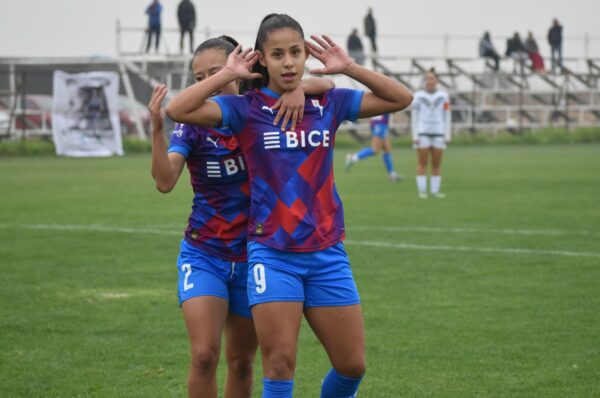 Universidad Católica derrota a Santiago Morning en partido pendiente