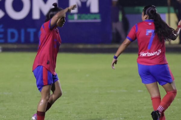 Javiera Roa se matricula con un doblete en play-offs en Guatemala