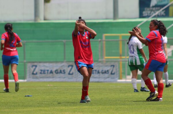 Gol de Javiera Roa clasifica a Municipal a la final en Guatemala