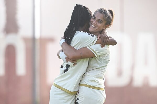 Gisela Pino recupera el olfato goleador y mete a Universitario en semifinales