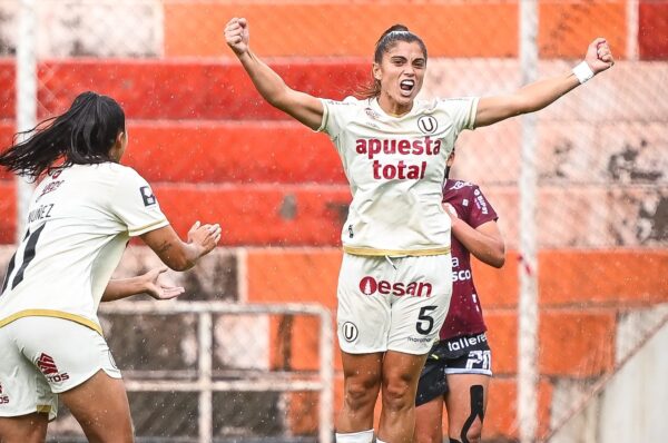Gisela Pino marca su segundo gol con Universitario en Perú