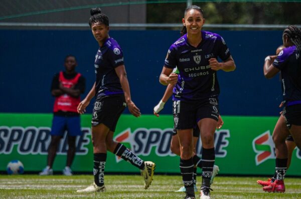 Fernanda Araya sigue en un momento brillante y suma nuevo gol en Ecuador