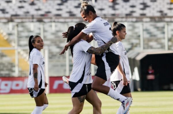 Colo-Colo mantiene su invicto tras golear a Unión Española