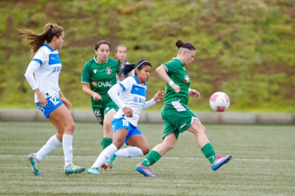 Universidad Católica golea a Audax Italiano y estira su crisis