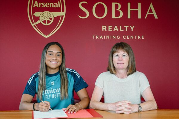 Olivia Smith bate el récord del fichaje más caro en la historia del fútbol femenino