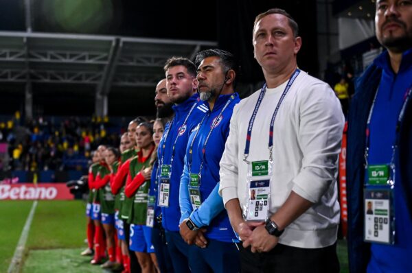 Luis Mena adelanta el cruce de Chile con Uruguay: “Tenemos que tener paciencia”