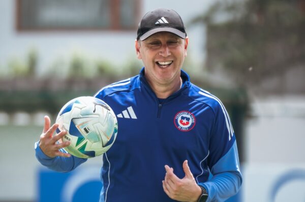 Luis Mena anticipa el debut de La Roja con Perú en Copa América: “Será un rival difícil”
