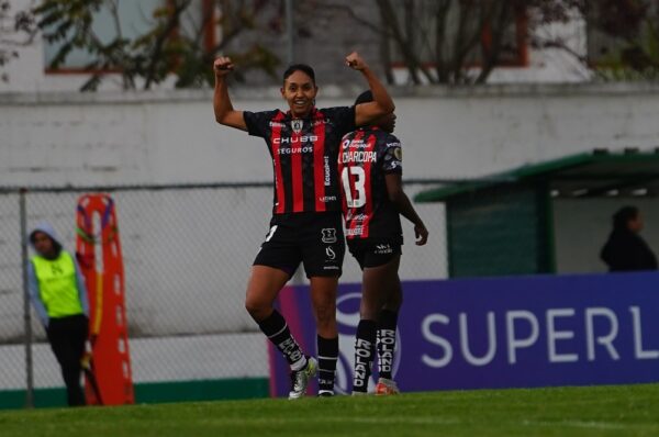 Fernanda Araya suma y sigue con goles en Independiente del Valle