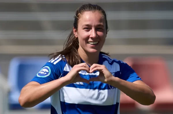 Sonya Keefe marca dos goles y hace historia en la Liga F