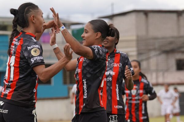 Fernanda Araya vuelve a la competencia en Ecuador con gol