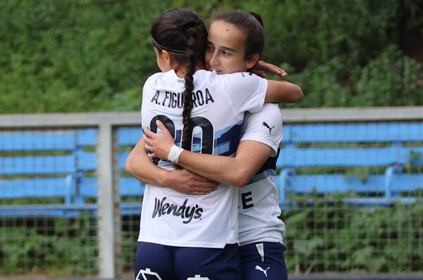 Universidad Católica golea y complica a Deportes Recoleta