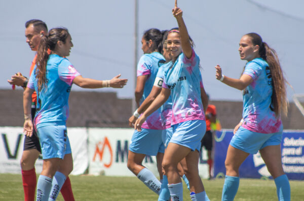 Deportes Iquique vence cómodamente a Everton en casa