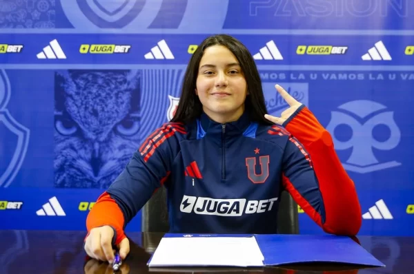 Oriana Cristancho firma su primer contrato con U de Chile