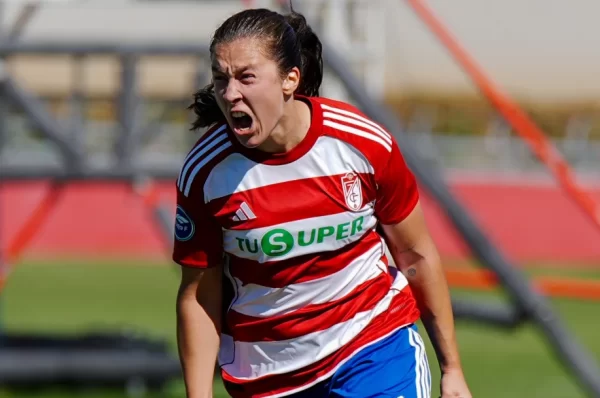Sonya Keefe estira su racha y marca un nuevo gol con Granada
