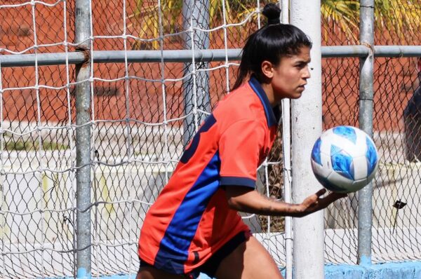 Javiera Roa sigue imparable en Municipal y suma un doblete