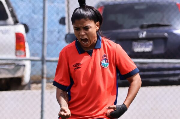 Javiera Roa sigue en estado de gracia y suma nuevo doblete en Municipal