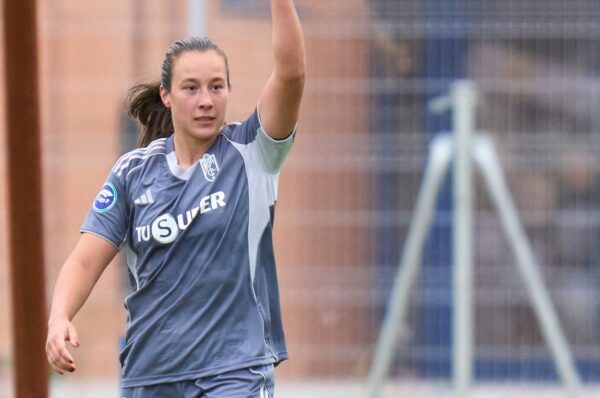 Sonya Keefe prolonga su gran presente y marca gol con Granada