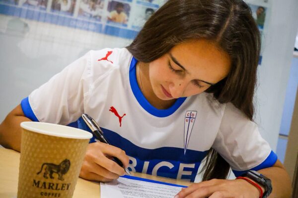 Agustina Heyermann renueva con Universidad Católica hasta 2027