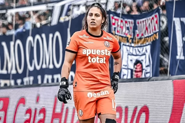 Gabriela Bórquez sella su renovación con Universitario