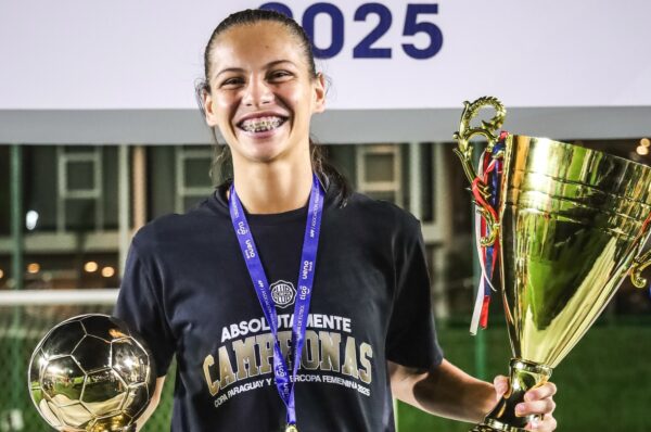 Claudia Martínez llega a Estados Unidos y bate récords
