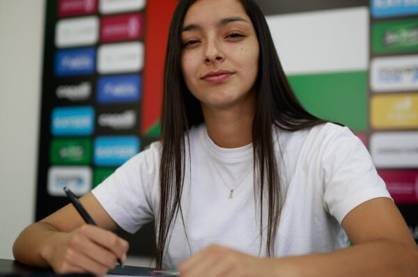 Maitte Tapia firma su renovación 2026 con Palestino